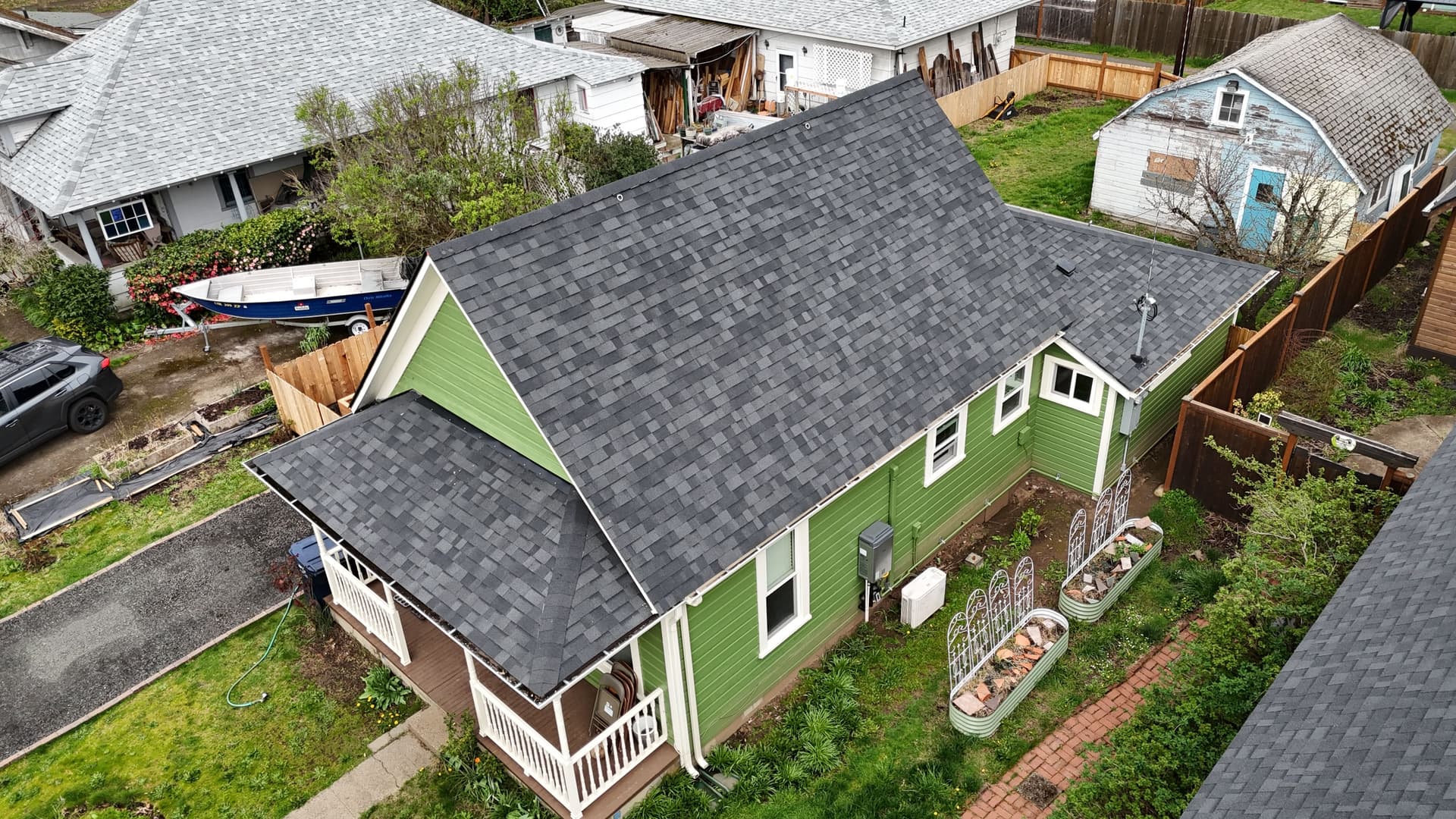 Decoding Roof Damage: Early Signs and When to Call the Experts image
